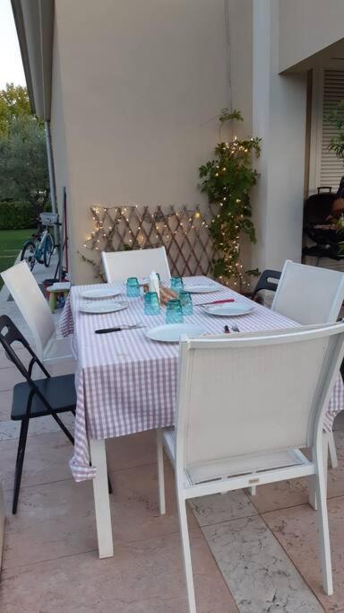 Flat Front Lake With Swimming Pool, Ground Floor Apartment Peschiera del Garda