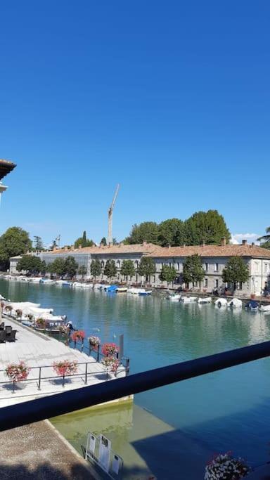 Flat Front Lake With Swimming Pool, Ground Floor Appartement *