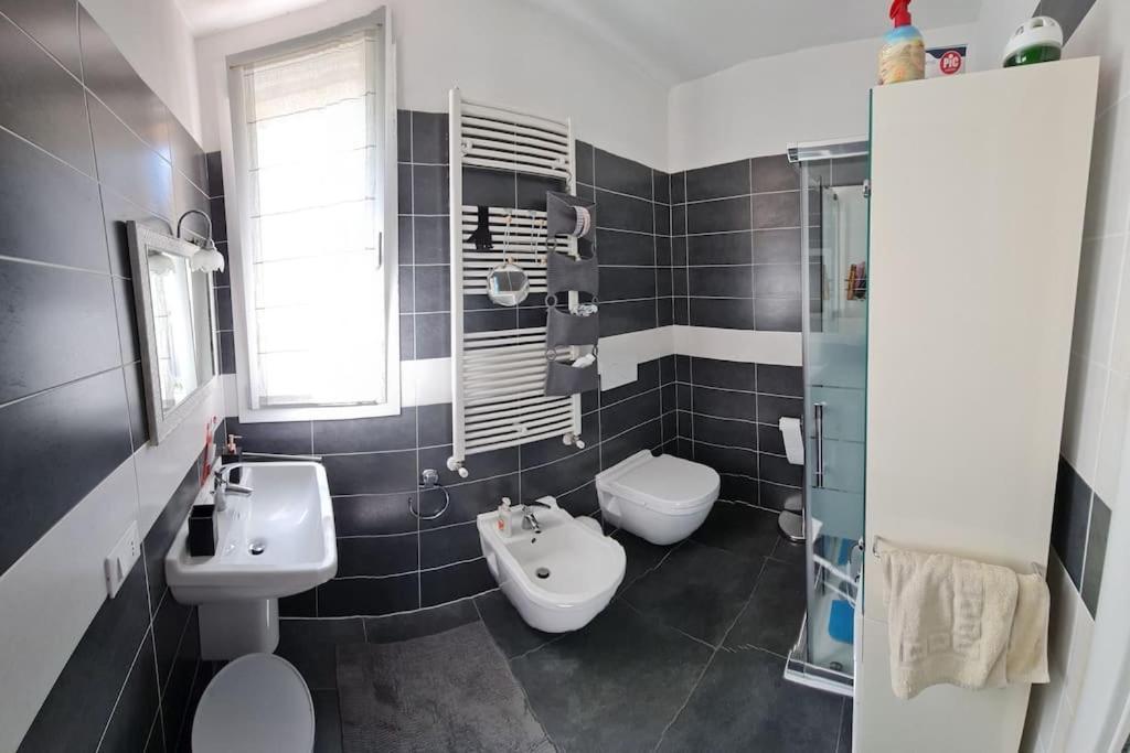 Flat Front Lake With Swimming Pool, Ground Floor Appartement Peschiera del Garda